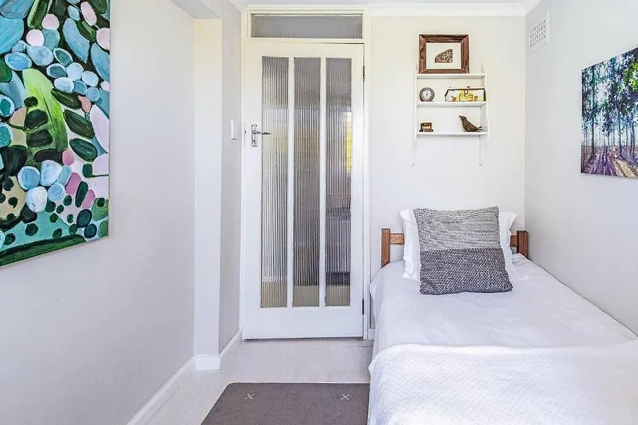 Sea Views Near Beach ! Cape Town Homestay